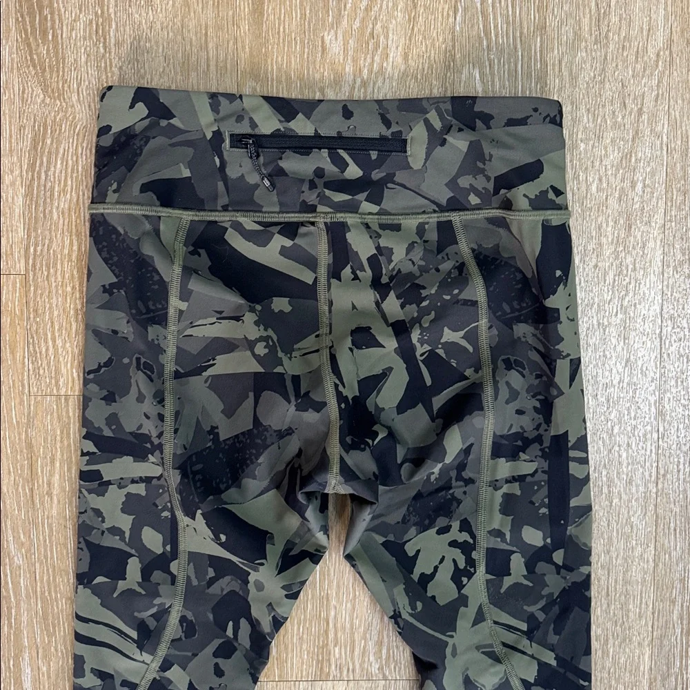 Lululemon Tight Stuff Scalloped Hem Army Fatigue Green Black Camo Leggings sz 6 - Picture 10 of 13